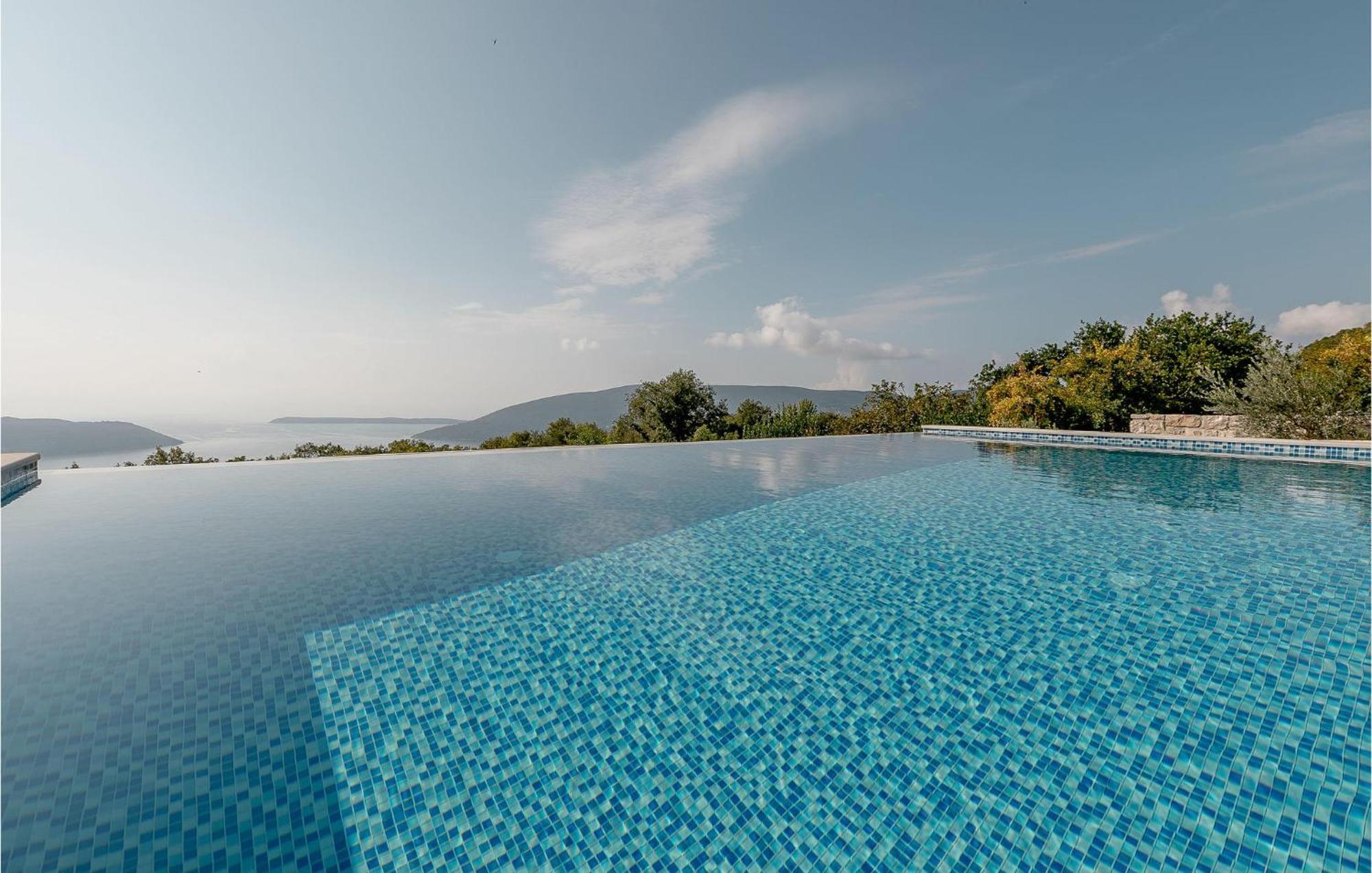 Amazing Home In Herceg Novi With House Sea View 외부 사진