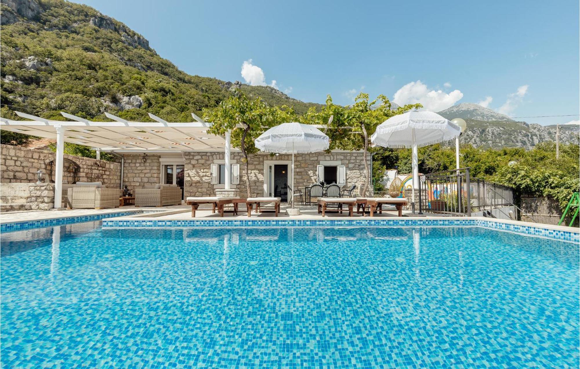 Amazing Home In Herceg Novi With House Sea View 외부 사진
