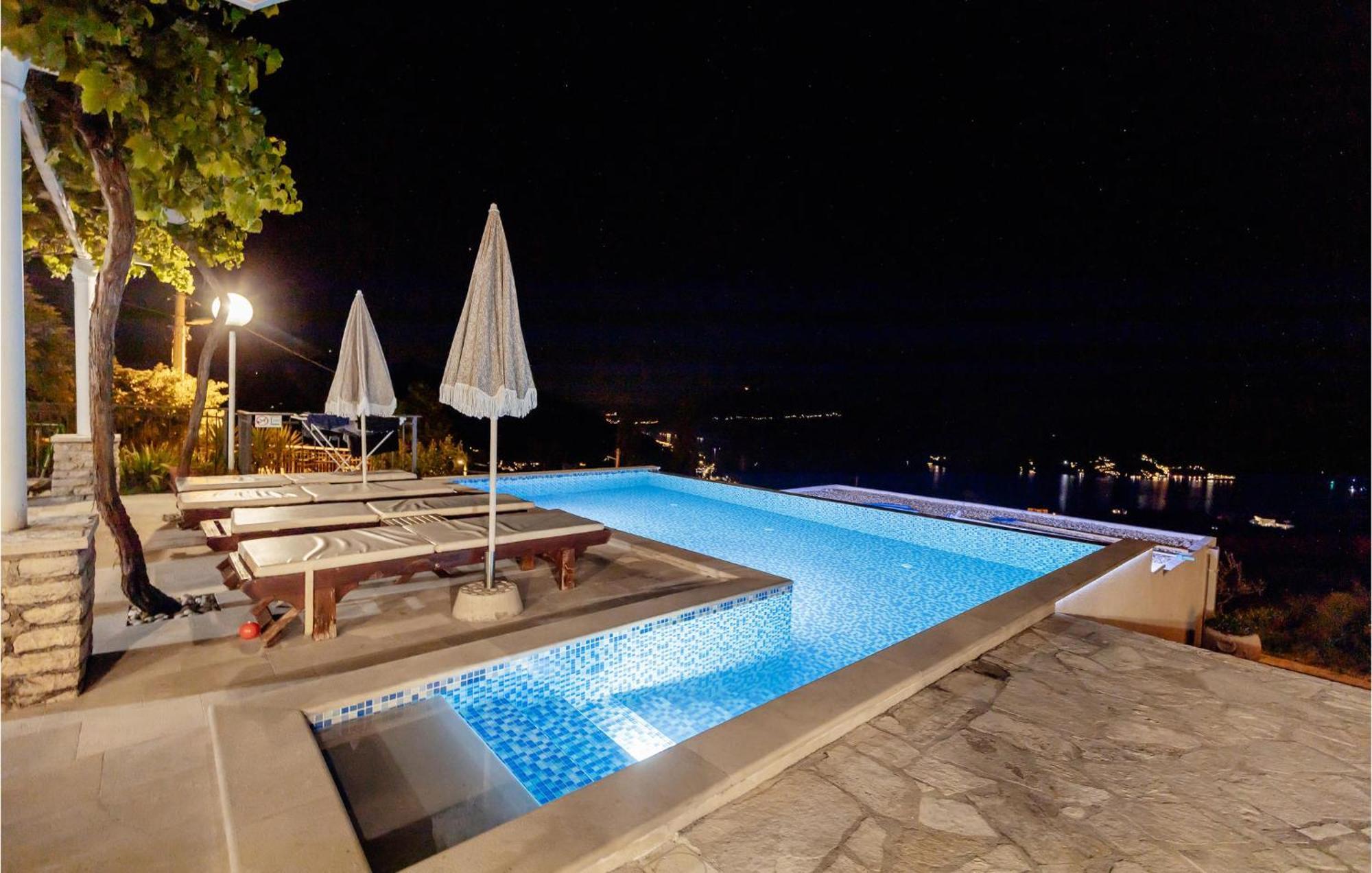 Amazing Home In Herceg Novi With House Sea View 외부 사진