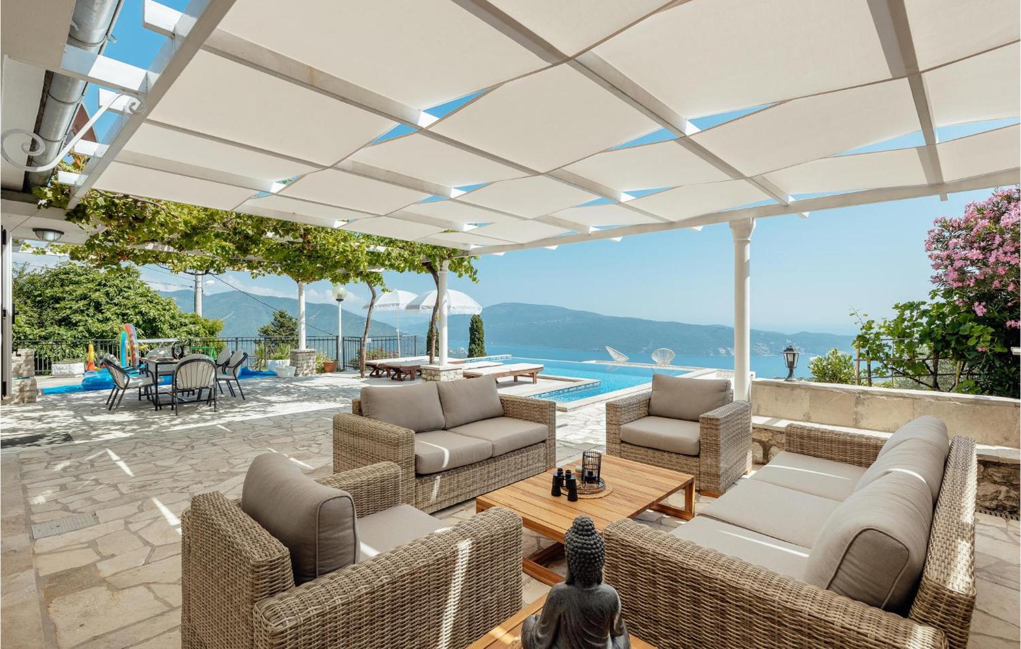 Amazing Home In Herceg Novi With House Sea View 외부 사진