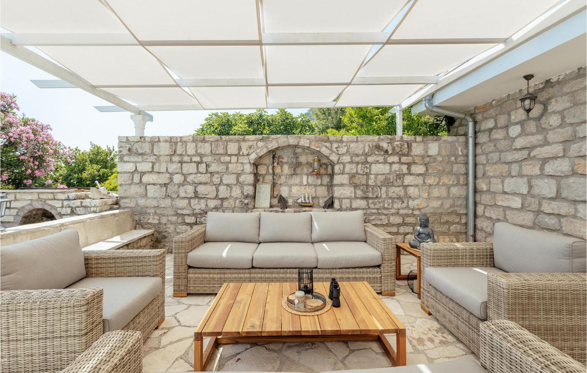 Amazing Home In Herceg Novi With House Sea View 외부 사진