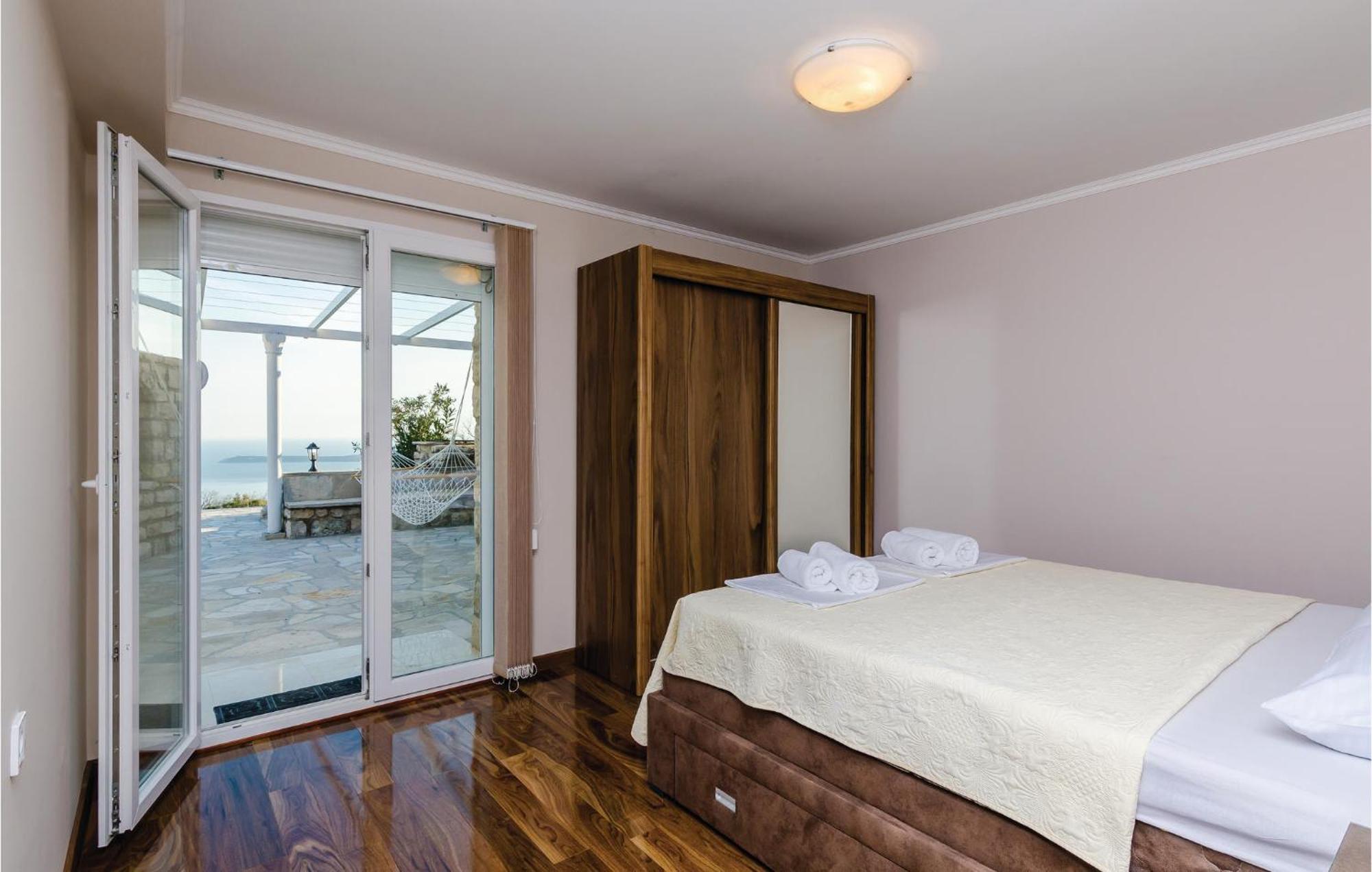 Amazing Home In Herceg Novi With House Sea View 외부 사진